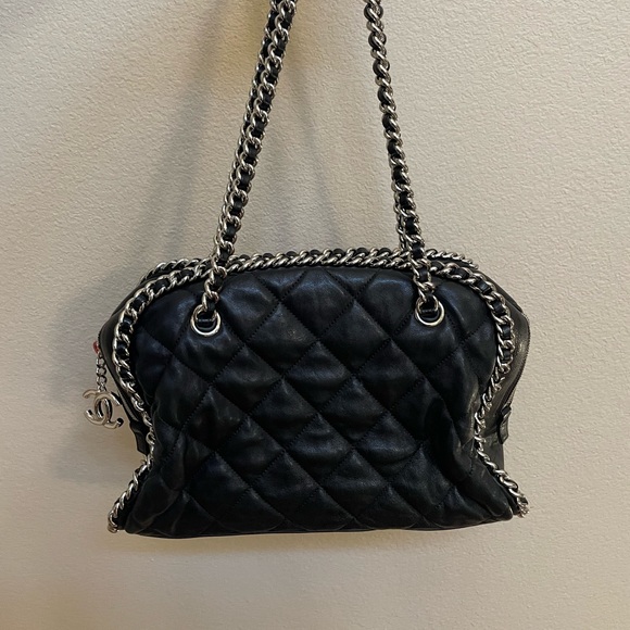SOLD Chanel Chain Around Shoulder Bag - Picture 2 of 15